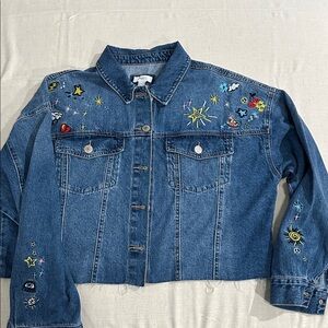 Forever 21 Embroidered cropped denim jacket, brand NWOT. PTP 24. Length 21.